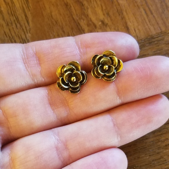 NWOT Gold Bronze Flower Studs - Picture 3 of 7